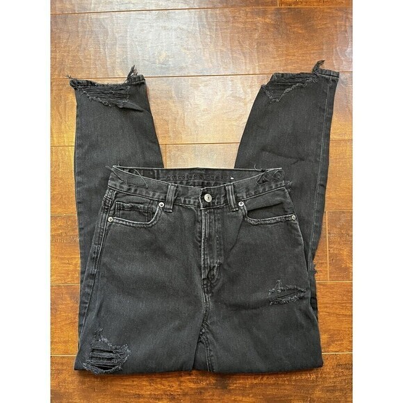 American Eagle Distressed Black High Rise Mom Jean Sz 2 - Picture 1 of 7